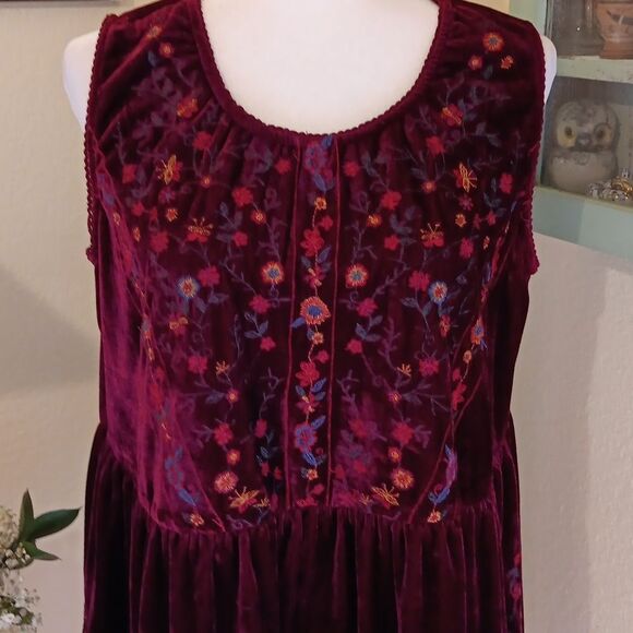 Umgee Cabernet Velvet Dress with Floral Embroidery.Native Inspired.Peasant Shape - Picture 3 of 12